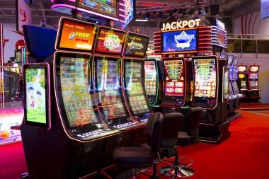 novatoto platform interface showing Hacksaw Gaming table selection and live dealer stream